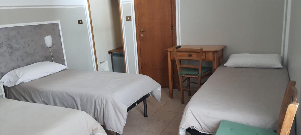 Posteľ alebo postele v izbe v ubytovaní Albergo Avalon