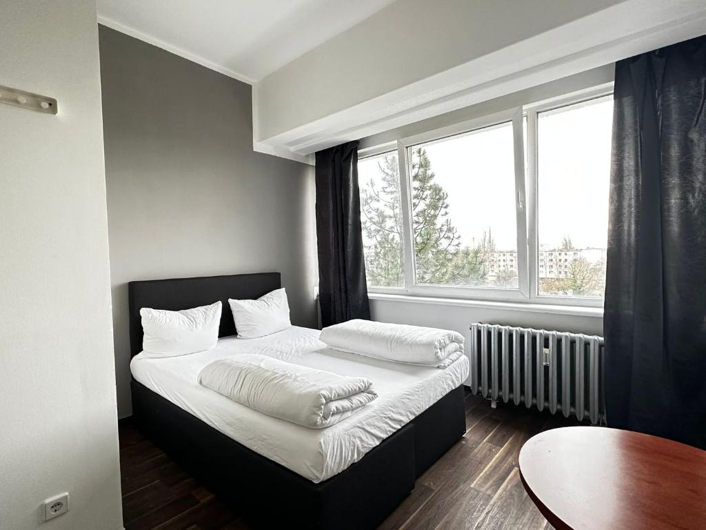 Postel nebo postele na pokoji v ubytování Ootel.com