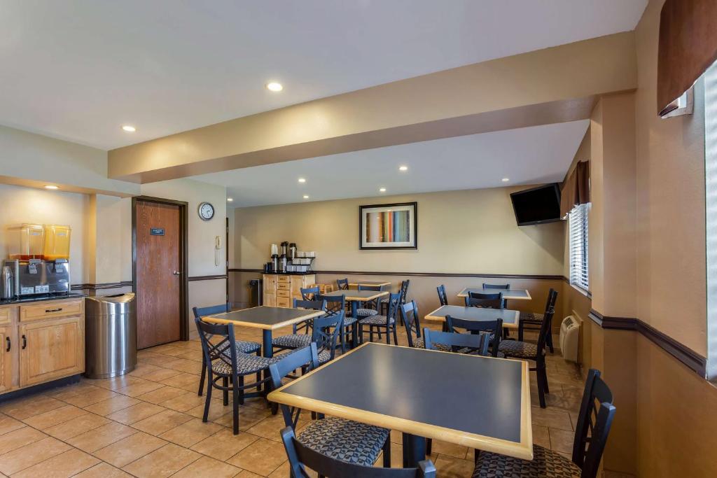 Kuchyň nebo kuchyňský kout v ubytování Best Western U.S. Inn