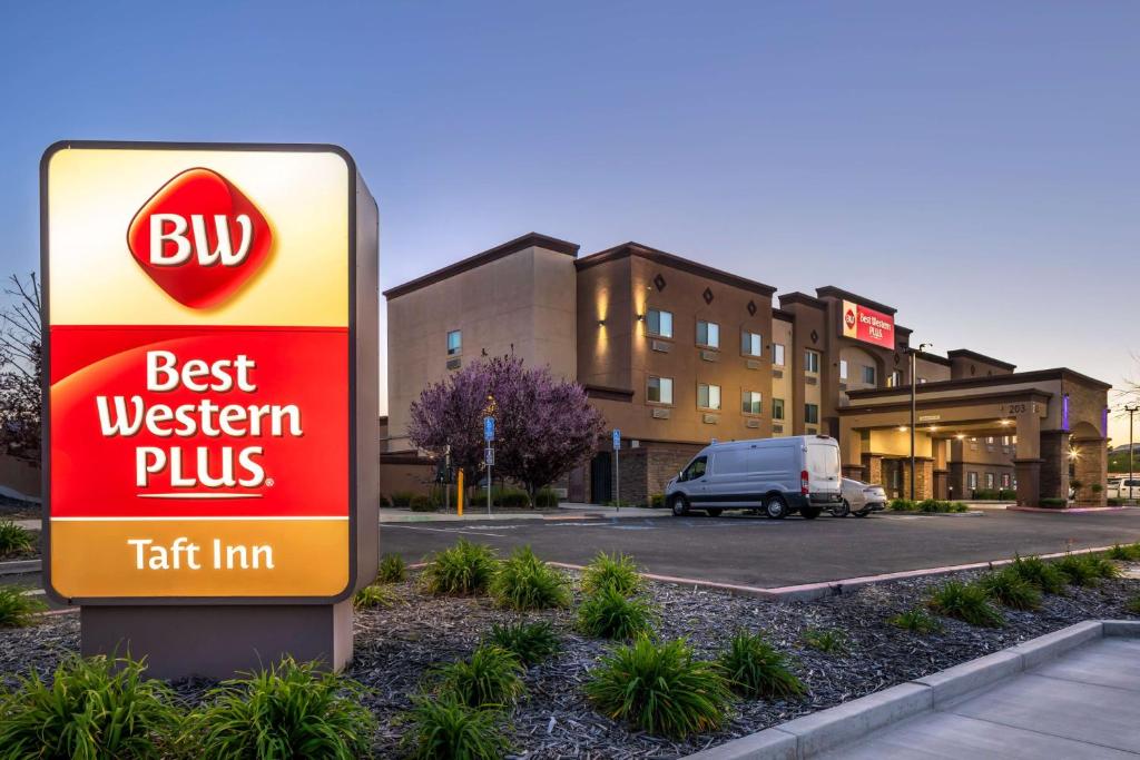 a sign in front of a building with a truck at Best Western Plus Taft Inn in Taft