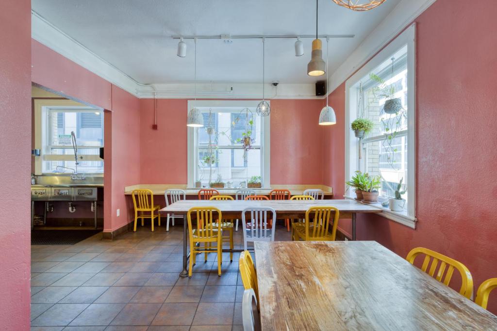 Restaurace v ubytování HI San Francisco Downtown Hostel