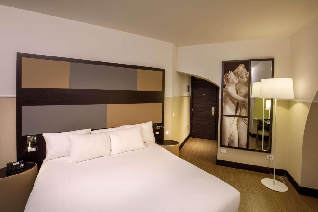 Postel nebo postele na pokoji v ubytování Cosmopolita Hotel Rome, Tapestry Collection by Hilton