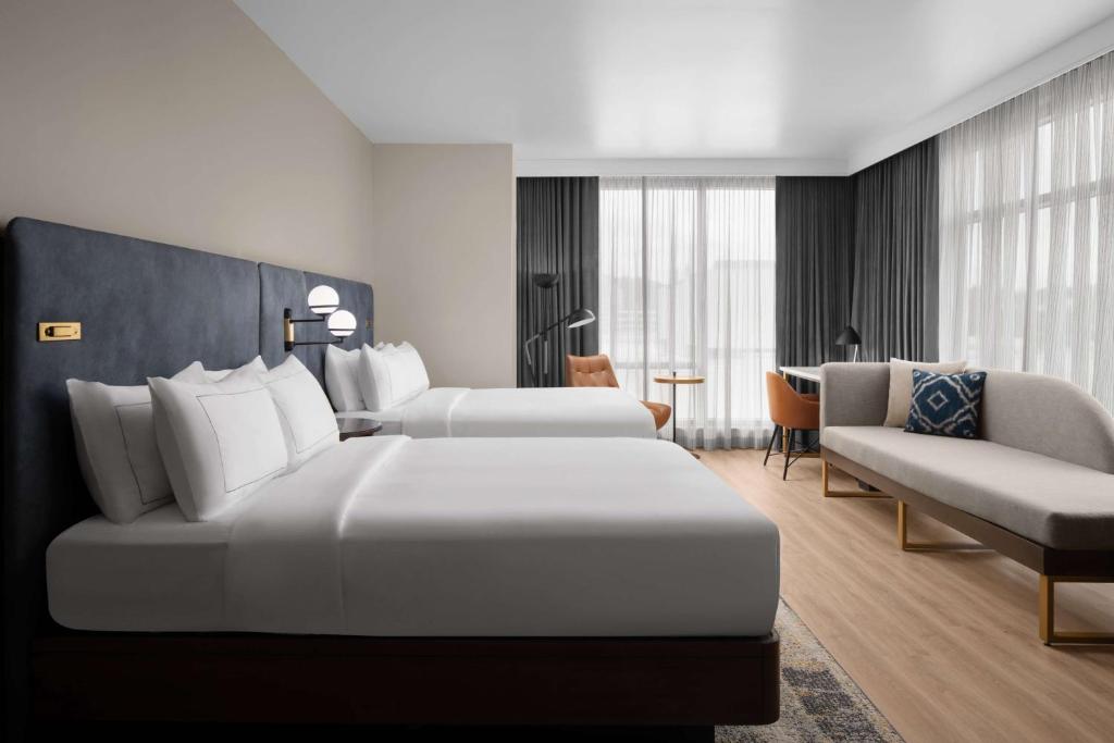 Hotel West & Main Conshohocken, Tapestry Collection Hilton - 有两张大号床的角皇后室 - 不吸烟
