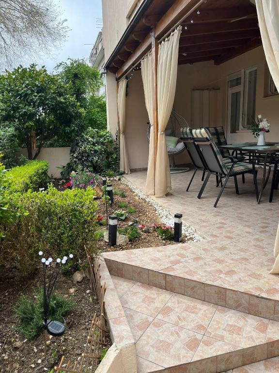 Vonkajšia záhrada v ubytovaní Dioklecian Dream Apartment