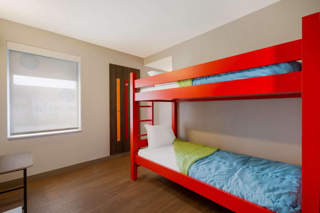 Postel nebo postele na pokoji v ubytování Tru By Hilton Destin