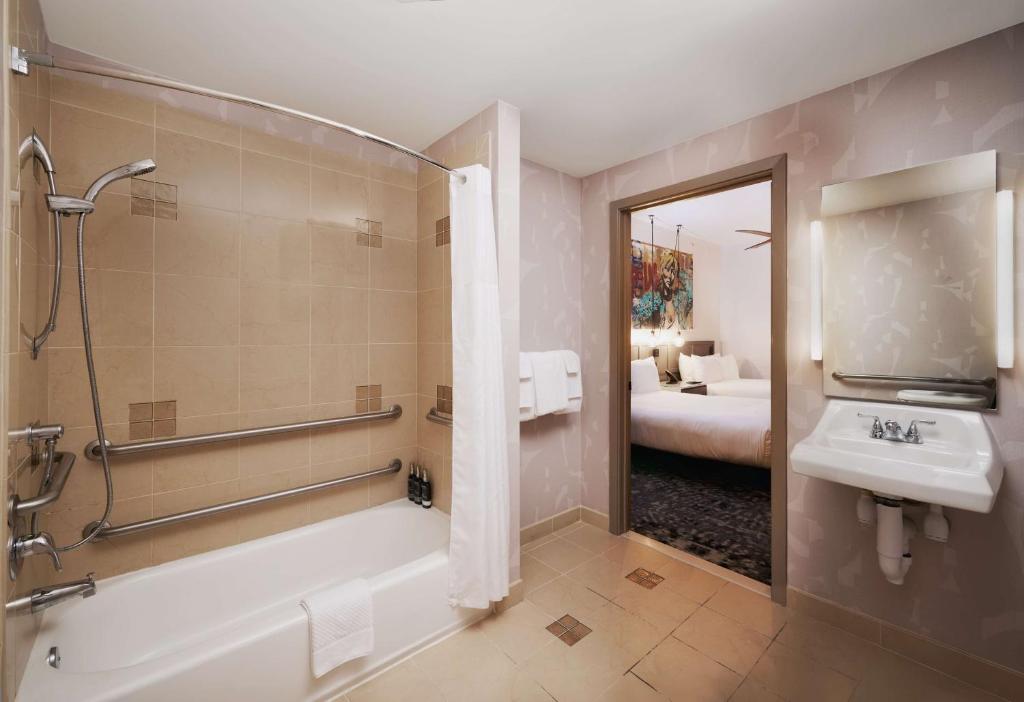 The Barnes San Francisco, Tapestry Collection by Hilton - Queen Room With Two Queen Beds - Mobility And Hearing Access