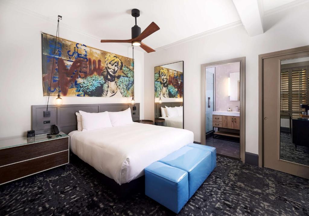 The Barnes San Francisco, Tapestry Collection by Hilton - Deluxe King Room