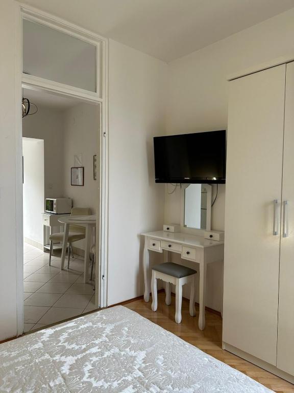 Apartment Mali Losinj 7879b - One-Bedroom Apartment With Balcony And Sea View