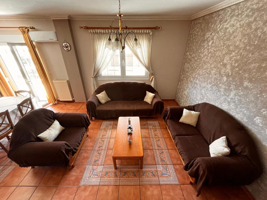 a living room with two couches and a coffee table at Cozy Apartment Katerini in Katerini