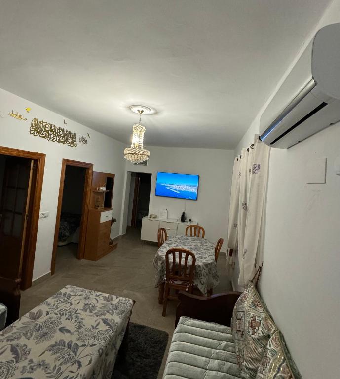 Televízia a/alebo spoločenská miestnosť v ubytovaní Villa girasol