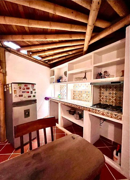 Kuchyň nebo kuchyňský kout v ubytování Las Cabanas de Pino Hostel