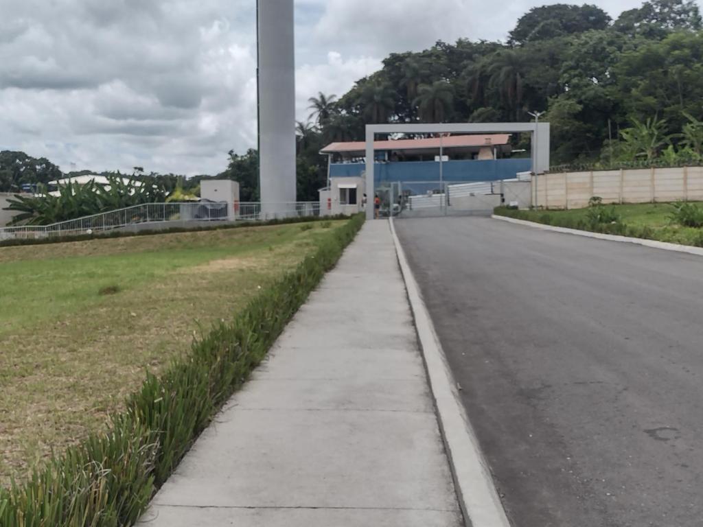an empty road next to a gas station at AP prox CT Galo, Aquabeat, Aeroporto, Cidade Administrativa in Vespasiano