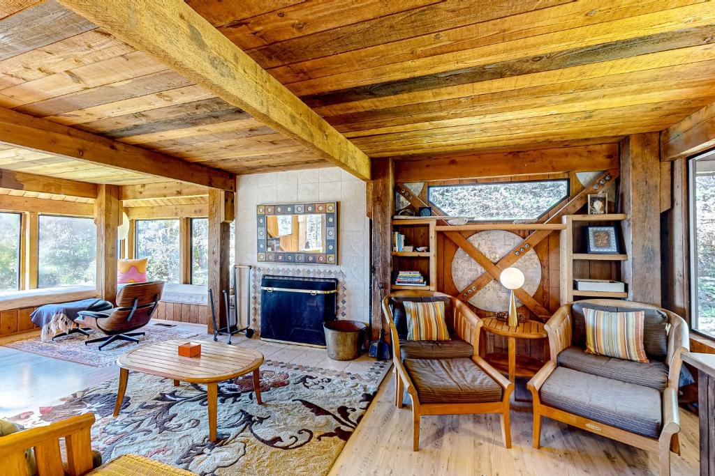 Χώρος καθιστικού στο Sea Ranch Ocean View Zen Retreat