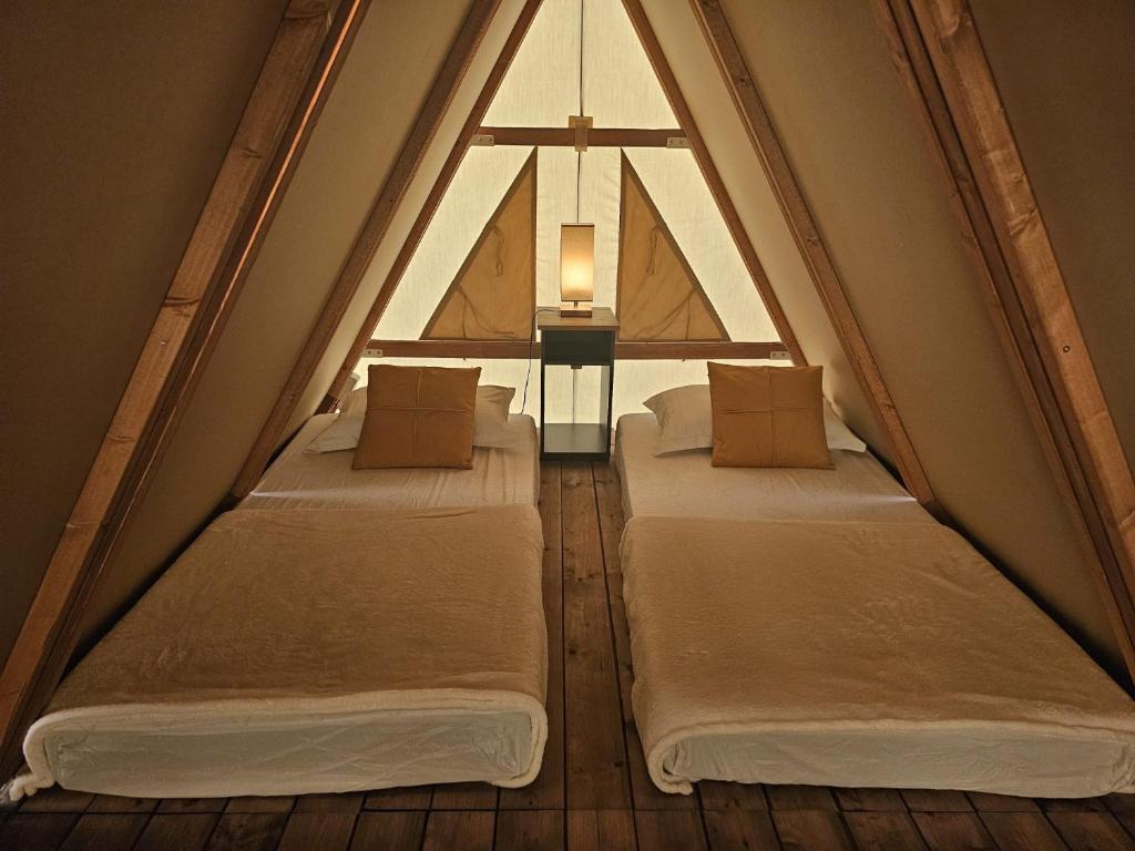 Postel nebo postele na pokoji v ubytování Aquamare Beach Camp Resort