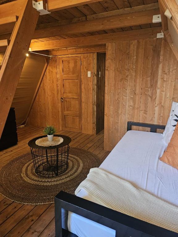 Postel nebo postele na pokoji v ubytování Aquamare Beach Camp Resort