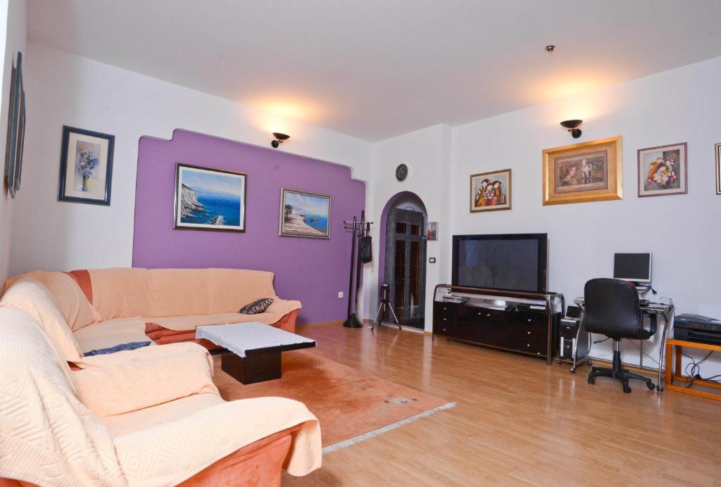Televízia a/alebo spoločenská miestnosť v ubytovaní Epicenter Apartments Split