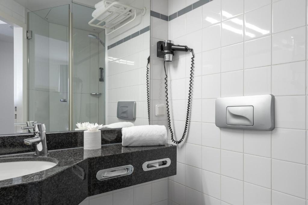 Koupelna v ubytování IntercityHotel Kiel