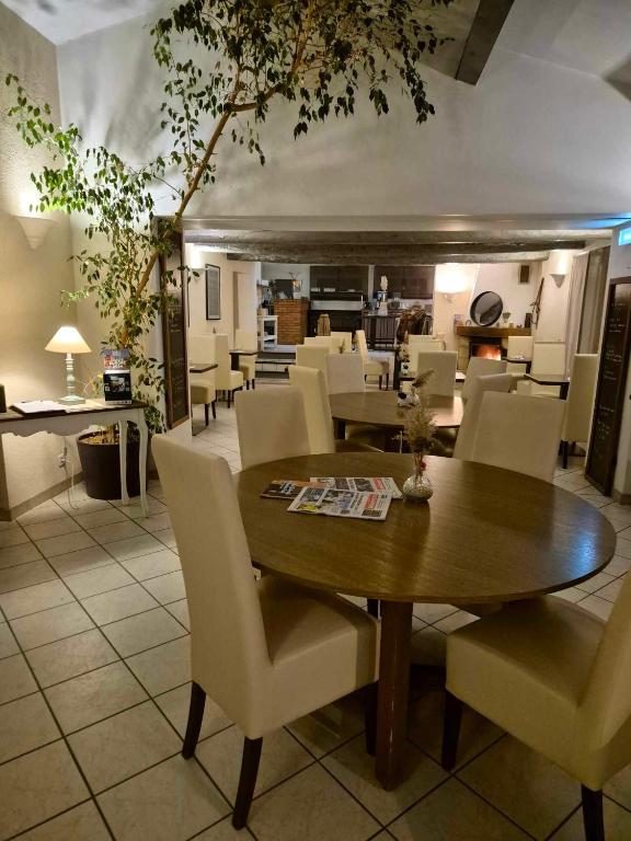 Posezení v ubytování Logis Hôtel Le Mistral - Restaurant - Montélimar Sud