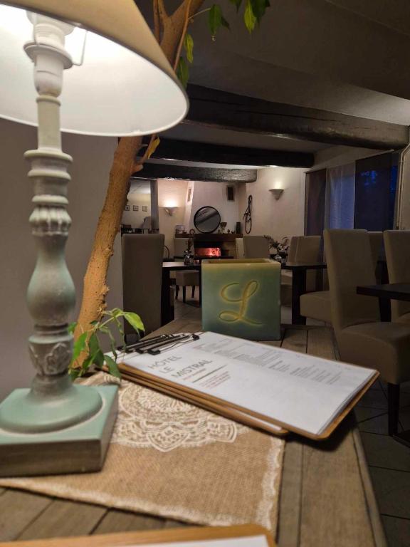 Posezení v ubytování Logis Hôtel Le Mistral - Restaurant - Montélimar Sud