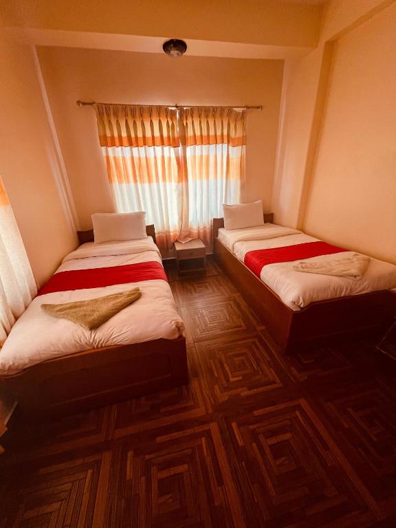 Llit o llits en una habitació de Hotel Global Inn