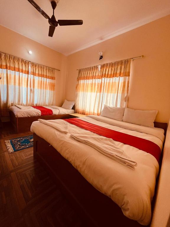 Llit o llits en una habitació de Hotel Global Inn