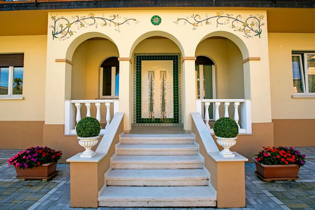 Fasada lub wejście do obiektu Villa Mimosa - Appartamento 2 - Happy Rentals