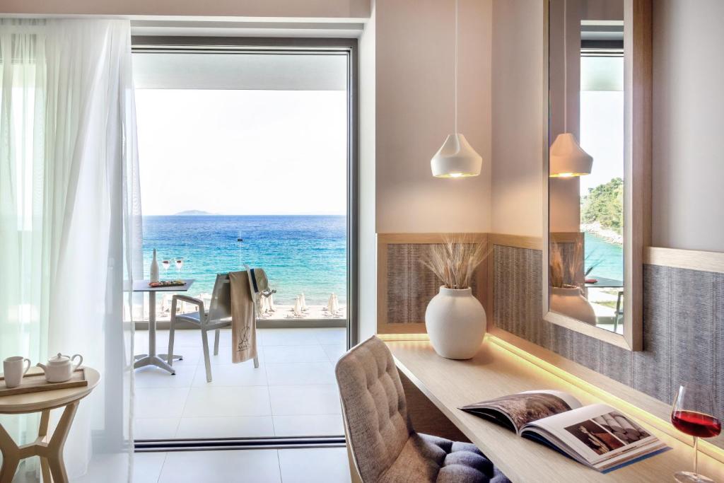 Ammoa Luxury Hotel & Spa Resort - 7