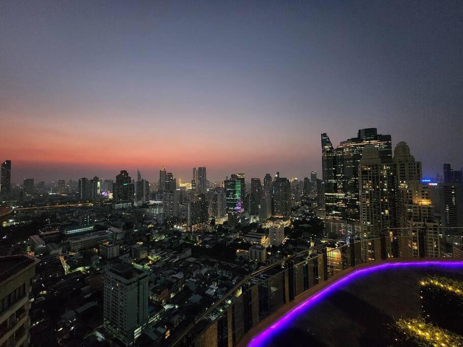 Pemandangan umum bagi Bangkok atau pemandangan bandar yang diambil dari apartmen