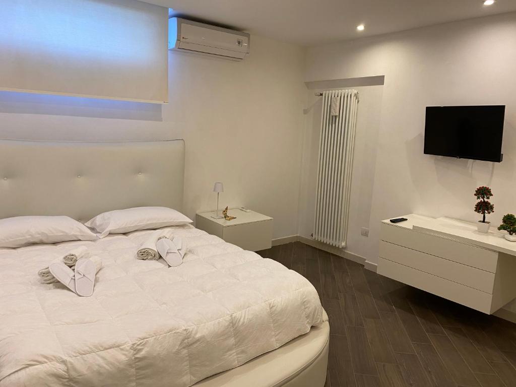 Postel nebo postele na pokoji v ubytování FraMe Room