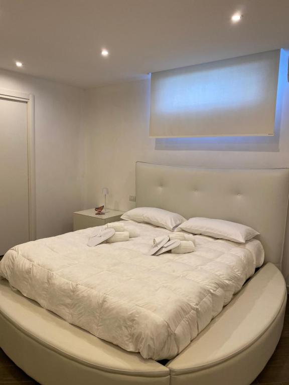 Postel nebo postele na pokoji v ubytování FraMe Room