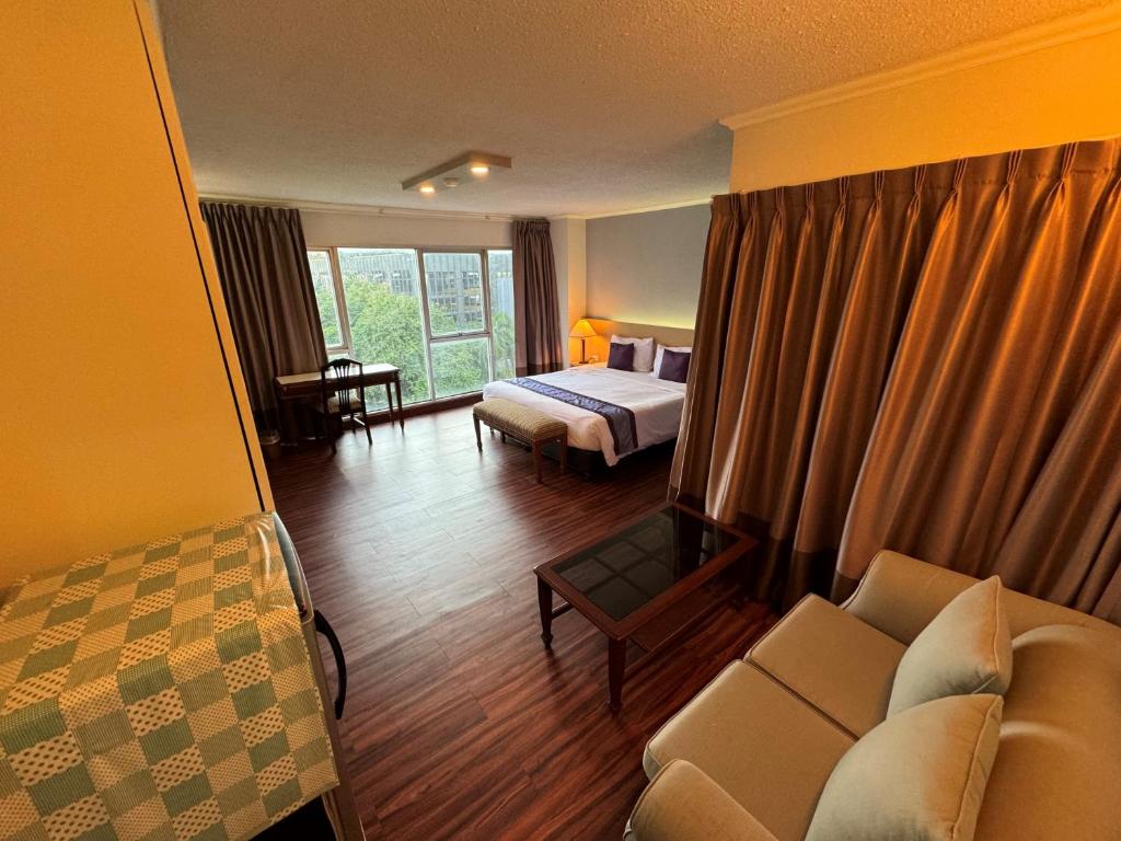 The Step Sathon - Resim 20