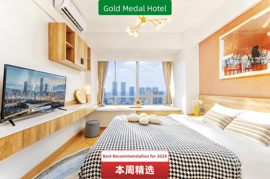 a hotel room with a bed and a large window at Xinghe Yuezhi S Hotel to Guangzhou Yuexiu Park Railway Station Subway Station Baima Clothing City Flagship Store in Guangzhou