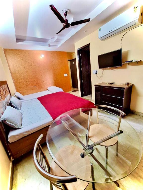 Postel nebo postele na pokoji v ubytování SSS Group Hotel, Dwarka, New Delhi