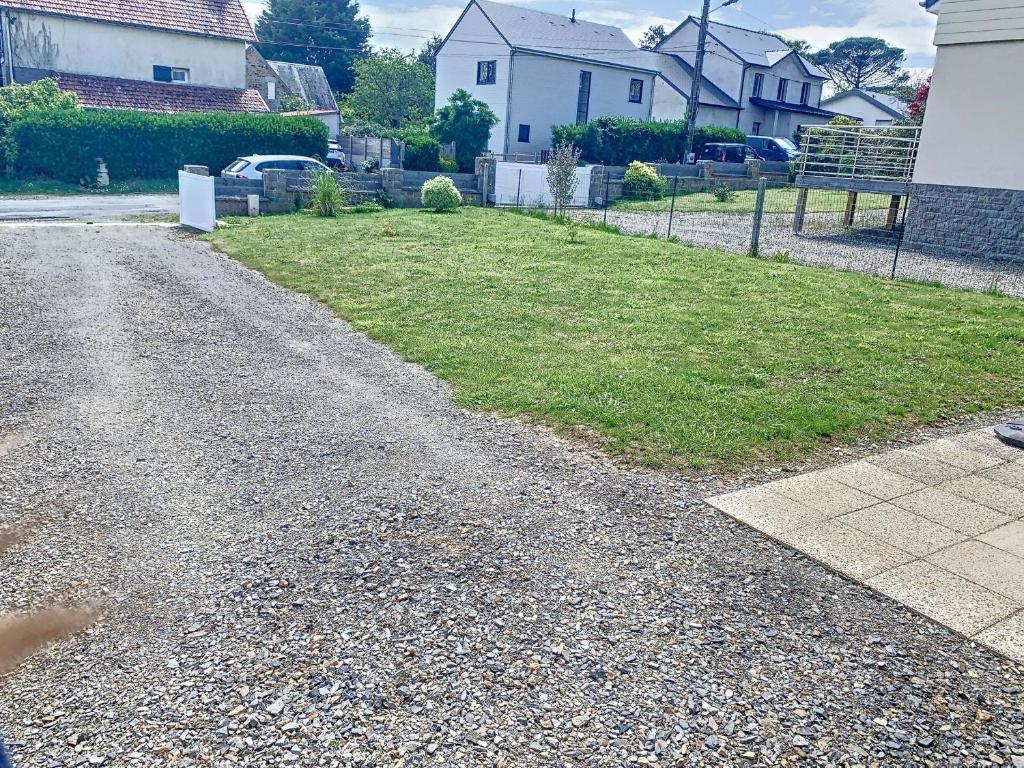 Vonkajšia záhrada v ubytovaní Maison neuve 6 pers à 350m mer, proche balades, avec wifi et jardin - FR-1-361-473