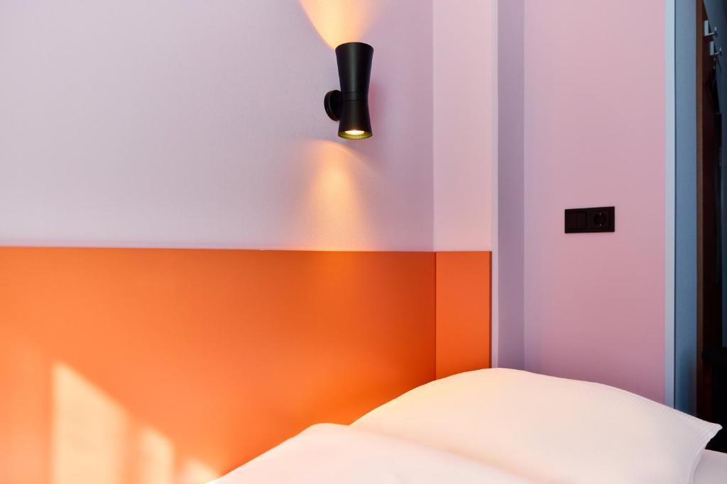 Postel nebo postele na pokoji v ubytování McDreams Hotel Leipzig