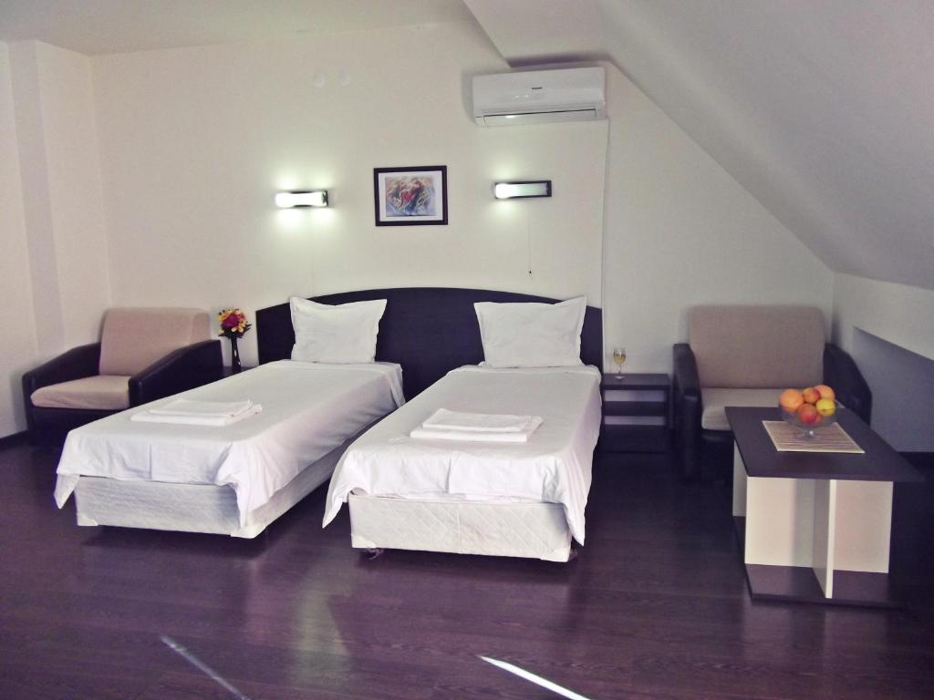 Postel nebo postele na pokoji v ubytování Hotel Enchevi