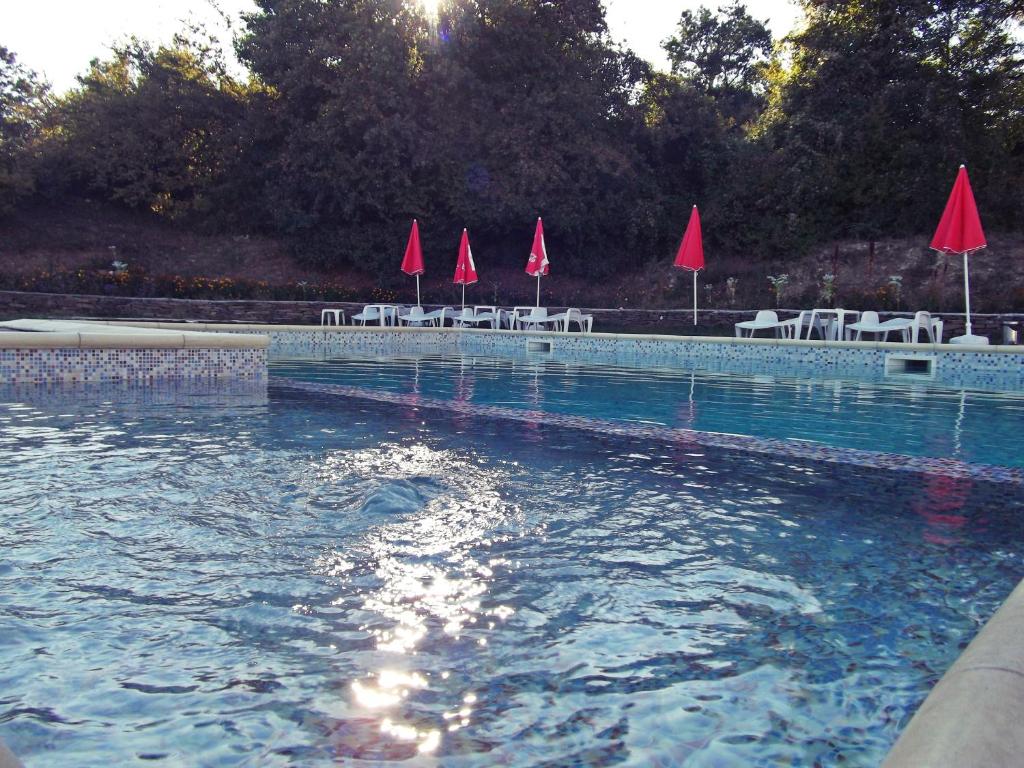 Bazén v ubytování Hotel Enchevi nebo v jeho okolí