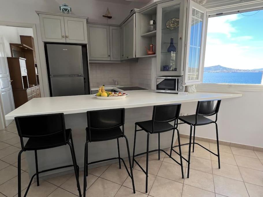 Kuchyňa alebo kuchynka v ubytovaní Beachfront-Santa Marina Vacation Home