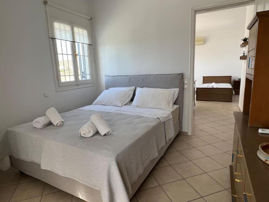 Posteľ alebo postele v izbe v ubytovaní Beachfront-Santa Marina Vacation Home