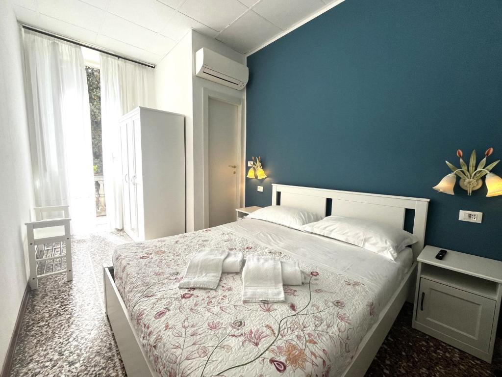 Łóżko lub łóżka w pokoju w obiekcie Hotel Baia di Levanto