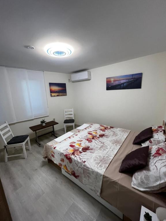 Легло или легла в стая в Луксозен двустаен апартамент Лермонтов 48