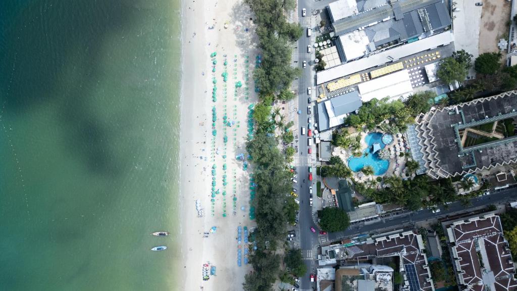 Issara Patong Beach - Resim 19