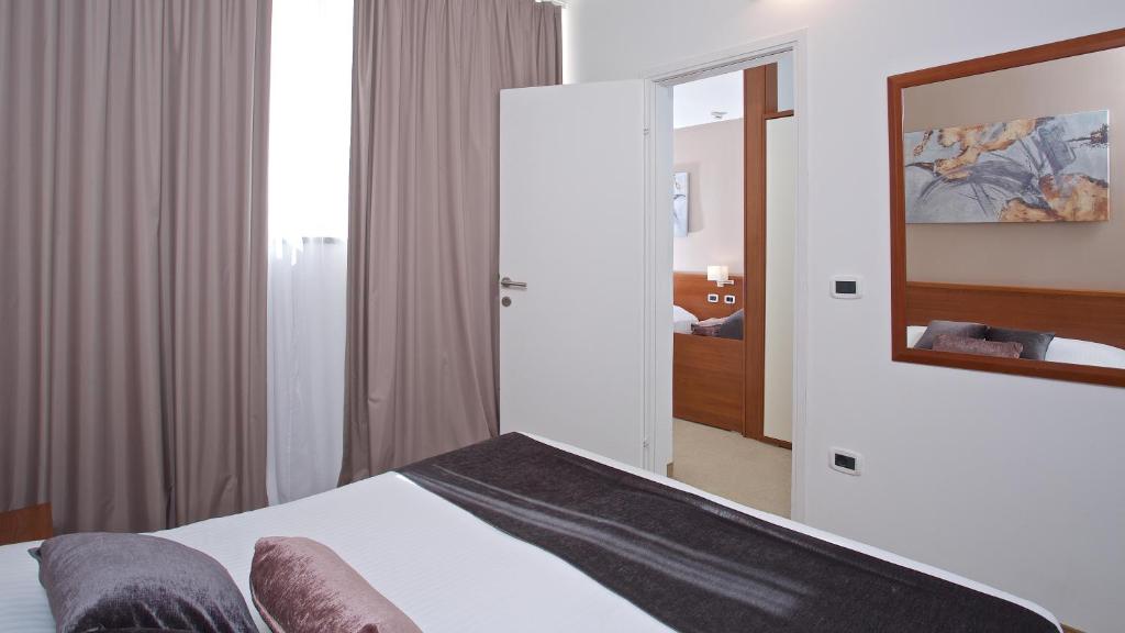 Postel nebo postele na pokoji v ubytování Arena Hotel Holiday