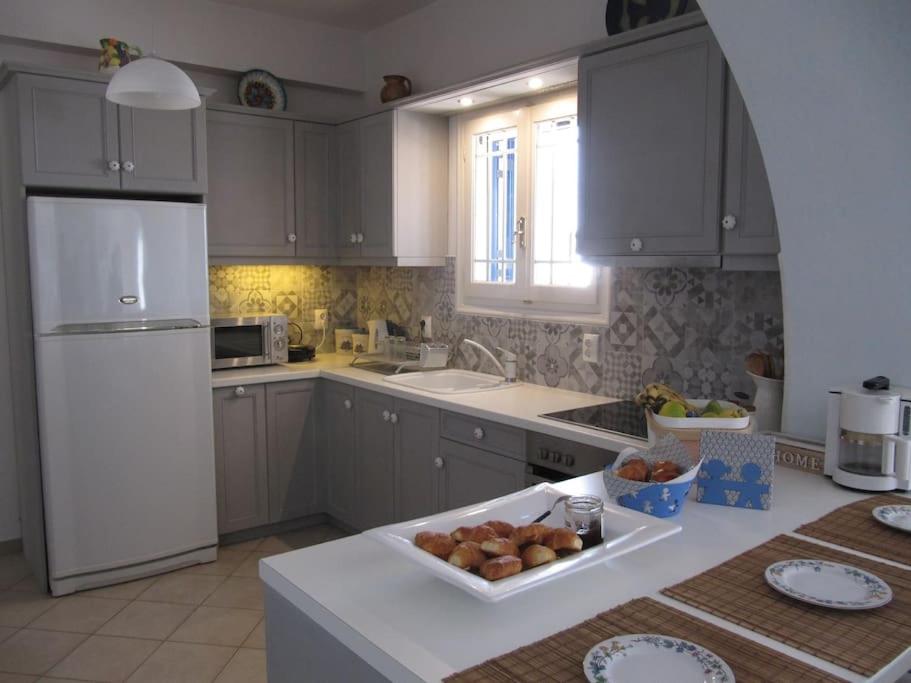 Kuchyňa alebo kuchynka v ubytovaní Beachfront-Santa Marina Vacation Home