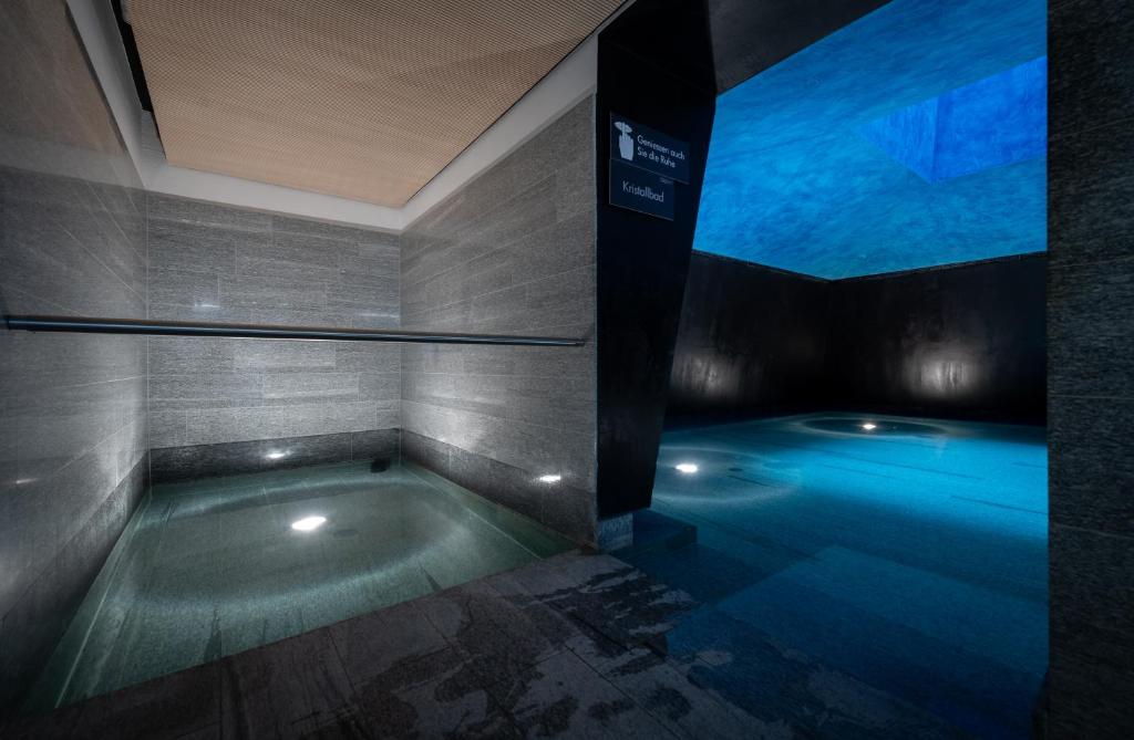 Bazén v ubytování Rigi Kaltbad Swiss Quality Hotel nebo v jeho okolí