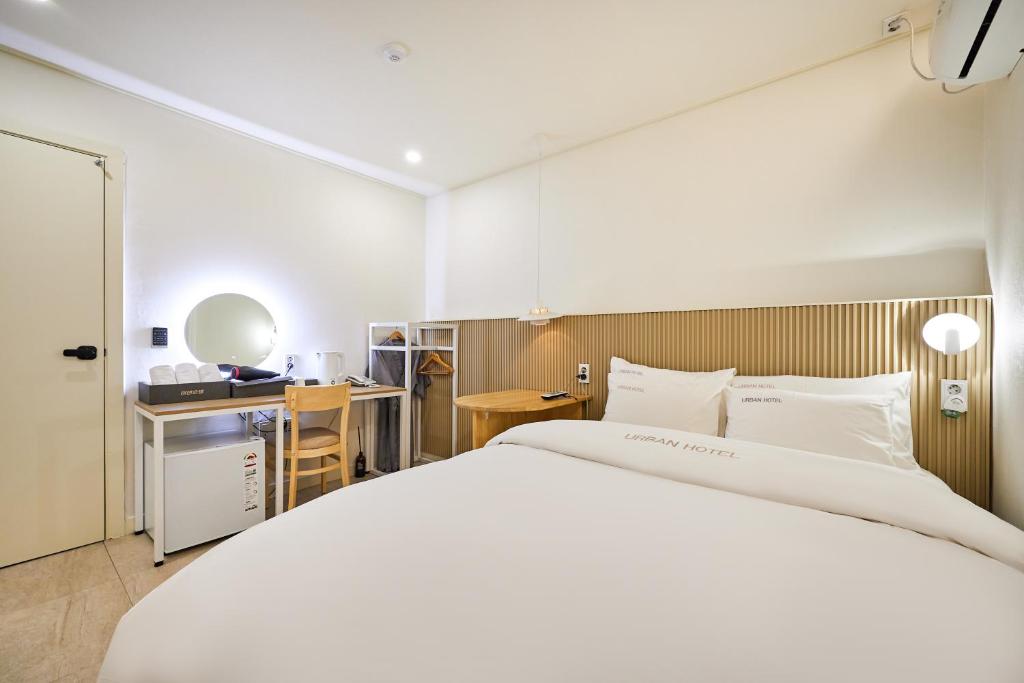 Postel nebo postele na pokoji v ubytování Urban Hotel