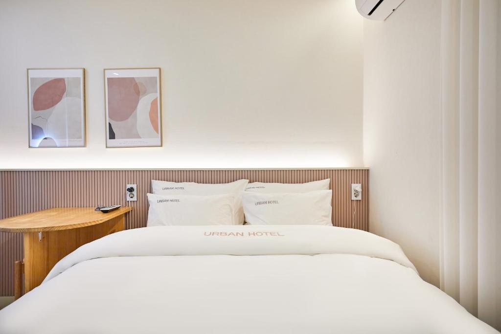 Postel nebo postele na pokoji v ubytování Urban Hotel