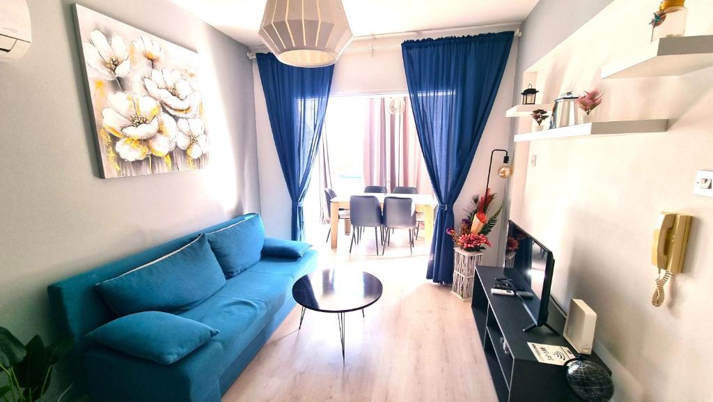 TV a/nebo společenská místnost v ubytování 2Br Apt Coastal Comfort with Internet Access