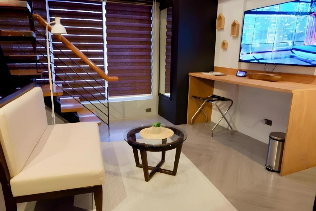 TV a/nebo společenská místnost v ubytování Havitat Boutique Hotel