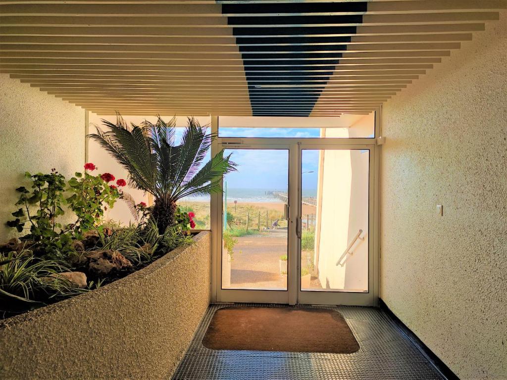 Fotografia z galérie ubytovania Appartement face mer avec garage, proche plage - FR-1-652-29 v destinácii Saint-Jean-de-Monts